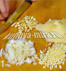 Пенне с миндалем и сельдереем