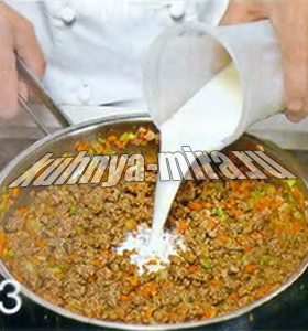 Спагетти под соусом болоньез