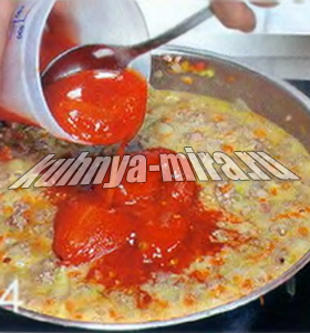 Спагетти под соусом болоньез