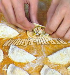 Тортеллини с креветками и оливками