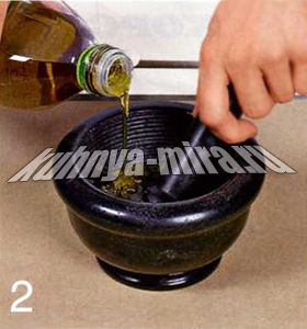 Мини пиццы с соусом песто и тунцом 2
