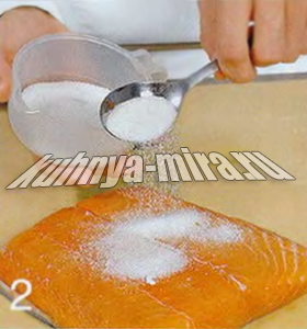 Нигири - суши с малосольным лососем