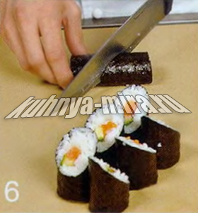 Нори-маки с малосольном лососем