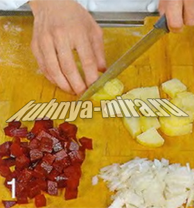 Винегрет с маринованными опятами. Шаг 1