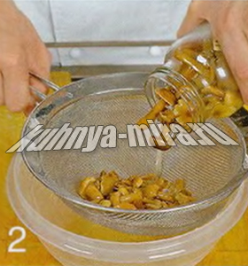 Винегрет с маринованными опятами. Шаг 2
