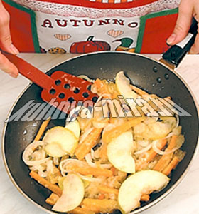 Свинина с тушеными яблоками 3