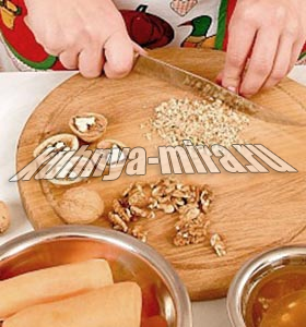 Салат с морковью, медом и орехами 1