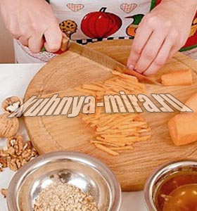 Салат с морковью, медом и орехами 2