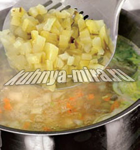 Рассольник постный с луком-пореем. Шаг 3