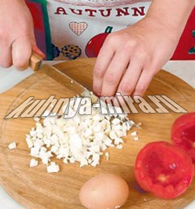 Помидоры, фаршированные яйцами и луком 2